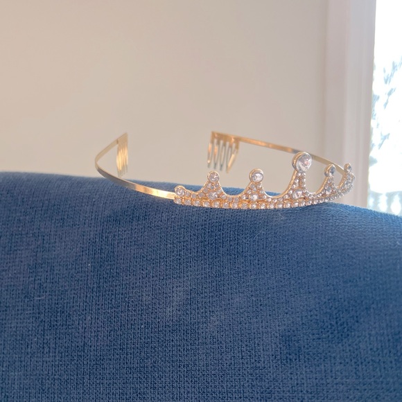 Gold Princess Tiara - Picture 2 of 3